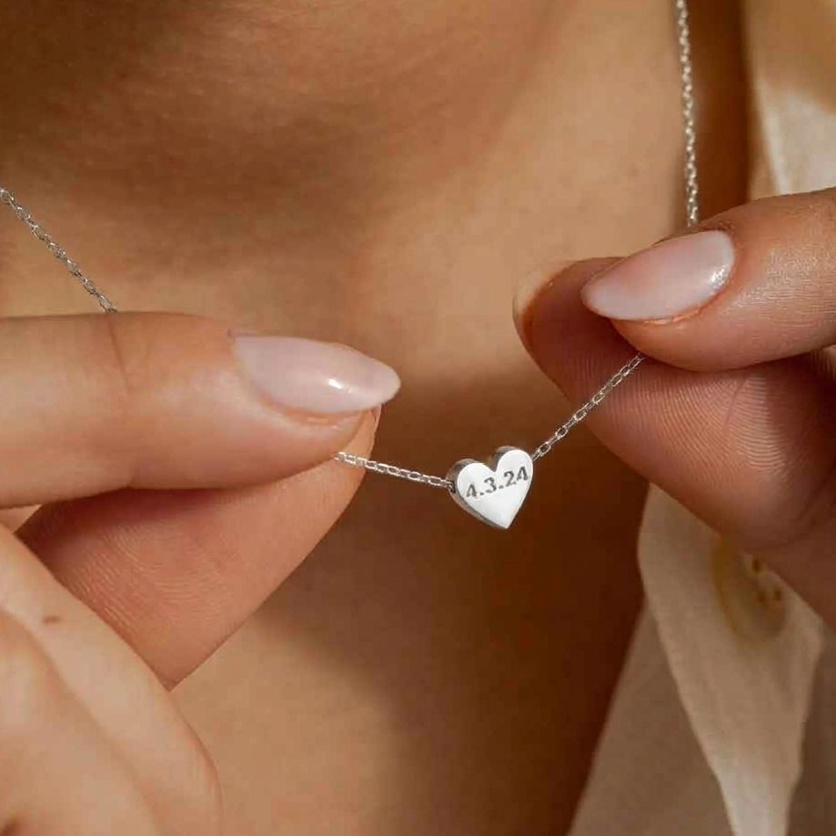 Vylae Engraved Love Necklace